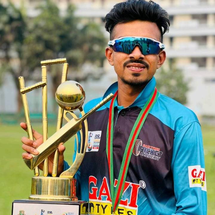 লিওন ইসলাম